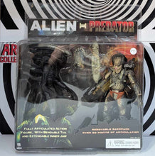 Load image into Gallery viewer, NECA Alien & Predator Action Figure Set