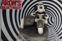 Load image into Gallery viewer, Walt Disney Classics Collection On Patrol Dognapper Mickey Mouse Statue