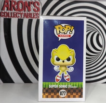 Load image into Gallery viewer, Pop Vinyl Games Sonic the Hedgehog #877 Sonic First Appearance Glow-in-the-Dark SCE 2022 Vinyl Figure