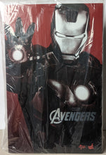 Load image into Gallery viewer, Hot Toys MMS185 Marvel Avengers Iron Man Mark VII 1/6th Scale Action Figure
