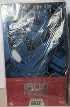 Load image into Gallery viewer, Hot Toys MMS195-D01 Marvel Iron Man 3 Iron Patriot Diecast 1/6th Scale Action Figure