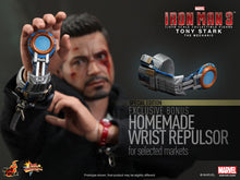 Load image into Gallery viewer, Hot Toys MMS209 Marvel Iron Man 3 Tony Stark The Mechanic Sideshow Exclusive 1/6th Scale Action Figure
