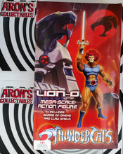 Load image into Gallery viewer, MEZCO Toys Thundercats Lion-O Mega-Scale 18" Action Figure