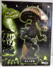 Load image into Gallery viewer, Extreme Head Knockers Alien Bobble Head