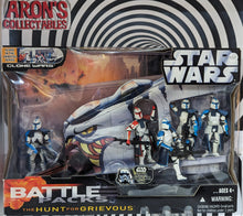Load image into Gallery viewer, Star Wars Battle Pack The Hunt for Grievous Ultimate Galactic Hunt 2006 Action Figure Set
