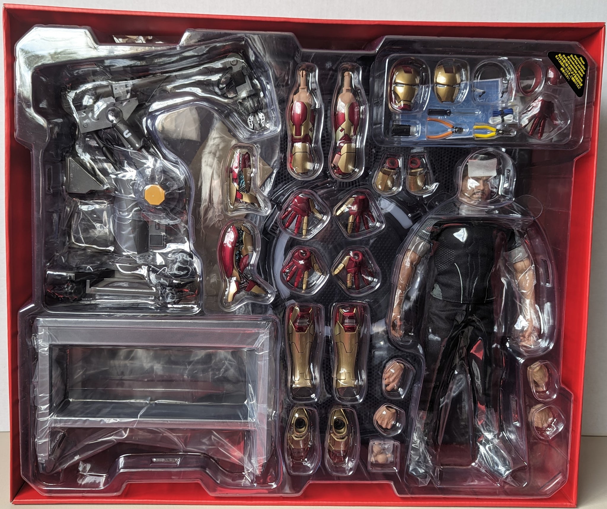 Hot Toys MMS191 Marvel Iron Man 3 Tony Stark Mark XLII Armor Test