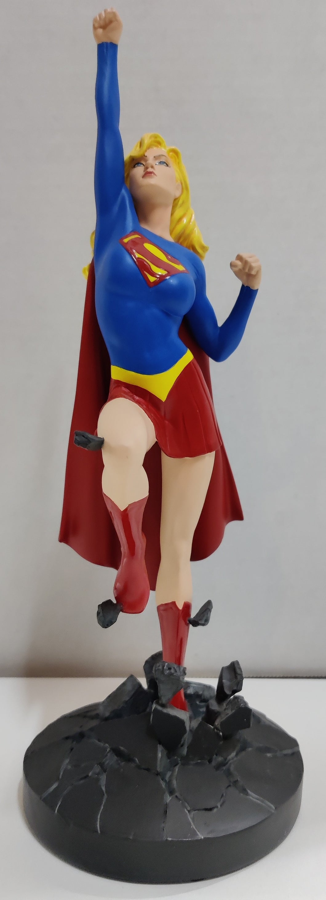 DC Comics Cover Girls of the DC Universe Supergirl Statue